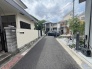 安心して暮らすことのできる住宅街。　住宅地の道路は一般に交通量が少なく車などの騒音が少ないため、住民にとって静かな生活環境が提供されます。
