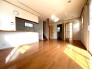 家族が一番集まる場所だから広々としつつも素敵な空間であって欲しい。みんながくつろぐリビングからキッチンまでが一つの空間のように繋がる間取り。
