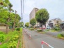 自然に恵まれた豊かな緑と美しいロケーションが特徴です。穏やかな暮らしやリラックスした健康的な生活が送れそう。日々の喧騒から離れ、自然に囲まれた癒しの場所はいかがでしょうか。

