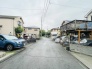 安心して暮らすことのできる住宅街。　住宅地の道路は一般に交通量が少なく車などの騒音が少ないため、住民にとって静かな生活環境が提供されます。
