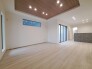 家族が一番集まる場所だから広々としつつも素敵な空間であって欲しい。みんながくつろぐリビングからキッチンまでが一つの空間のように繋がる間取り。
