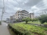 自然に恵まれた豊かな緑と美しいロケーションが特徴です。穏やかな暮らしやリラックスした健康的な生活が送れそう。日々の喧騒から離れ、自然に囲まれた癒しの場所はいかがでしょうか。
