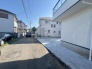 安心して暮らすことのできる住宅街。　住宅地の道路は一般に交通量が少なく車などの騒音が少ないため、住民にとって静かな生活環境が提供されます。

