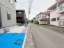 安心して暮らすことのできる住宅街。　住宅地の道路は一般に交通量が少なく車などの騒音が少ないため、住民にとって静かな生活環境が提供されます。
