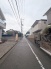 安心して暮らすことのできる住宅街。　住宅地の道路は一般に交通量が少なく車などの騒音が少ないため、住民にとって静かな生活環境が提供されます。

