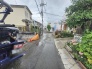 安心して暮らすことのできる住宅街。　住宅地の道路は一般に交通量が少なく車などの騒音が少ないため、住民にとって静かな生活環境が提供されます。
