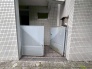 周辺の街並みの中で適度な主張、生活に溶け込むシンプルなデザインの外観が魅力の建物です。

