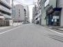 利便性と快適性を両立した立地。ショッピングやレストラン、公共交通機関へのアクセスが良好でありながら、周囲の緑豊かな自然環境も満喫できます。

