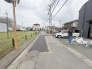 安心して暮らすことのできる住宅街。　住宅地の道路は一般に交通量が少なく車などの騒音が少ないため、住民にとって静かな生活環境が提供されます。
