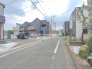 安心して暮らすことのできる住宅街。　住宅地の道路は一般に交通量が少なく車などの騒音が少ないため、住民にとって静かな生活環境が提供されます。
