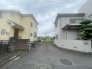 安心して暮らすことのできる住宅街。　住宅地の道路は一般に交通量が少なく車などの騒音が少ないため、住民にとって静かな生活環境が提供されます。
