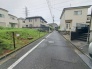 安心して暮らすことのできる住宅街。　住宅地の道路は一般に交通量が少なく車などの騒音が少ないため、住民にとって静かな生活環境が提供されます。
