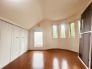 勾配天井の2階のお部屋。この勾配の角度がお洒落な雰囲気を感じさせてくれます。
