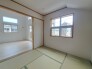 畳の香りと柔らかな光がリラックスした空間を作ります。

