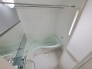 一日の疲れを癒してくれるゆったりとしたバスルームです。
