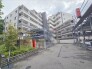 周辺の街並みの中で適度な主張、生活に溶け込むシンプルなデザインの外観が魅力の建物です。
