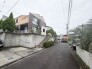周辺の街並みの中で適度な主張、生活に溶け込むシンプルなデザインの外観が魅力の一戸建です。
現地のご見学予約もスタートしました。




