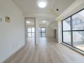 家族が食事するダイニングスペースをキッチンから見渡せる設計に。お料理をしながら家族とのコミュニケーションが増えそうな予感。
