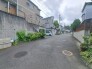 安心して暮らすことのできる住宅街。　住宅地の道路は一般に交通量が少なく車などの騒音が少ないため、住民にとって静かな生活環境が提供されます。
