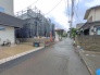 安心して暮らすことのできる住宅街。　住宅地の道路は一般に交通量が少なく車などの騒音が少ないため、住民にとって静かな生活環境が提供されます。
