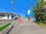 安心して暮らすことのできる住宅街。　住宅地の道路は一般に交通量が少なく車などの騒音が少ないため、住民にとって静かな生活環境が提供されます。
