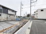 現在建物を建築中です、建築中の物件については現地確認の他、同施工会社の完成施工例のご案内、担当者のプレゼンテーションにてご検討ください。適切なご検討の方法をご説明させて頂きます。
