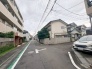 周辺は住宅が建ち並ぶ閑静な住宅街です。
