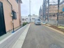 安心して暮らすことのできる住宅街。　住宅地の道路は一般に交通量が少なく車などの騒音が少ないため、住民にとって静かな生活環境が提供されます。
