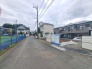 安心して暮らすことのできる住宅街。　住宅地の道路は一般に交通量が少なく車などの騒音が少ないため、住民にとって静かな生活環境が提供されます。
