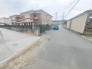 安心して暮らすことのできる住宅街。　住宅地の道路は一般に交通量が少なく車などの騒音が少ないため、住民にとって静かな生活環境が提供されます。
