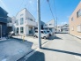 周辺は住宅が建ち並ぶ閑静な住宅街です。
