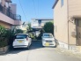 安心して暮らすことのできる住宅街。　住宅地の道路は一般に交通量が少なく車などの騒音が少ないため、住民にとって静かな生活環境が提供されます。
