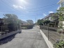 安心して暮らすことのできる住宅街。　住宅地の道路は一般に交通量が少なく車などの騒音が少ないため、住民にとって静かな生活環境が提供されます。
