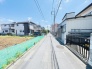 安心して暮らすことのできる住宅街。　住宅地の道路は一般に交通量が少なく車などの騒音が少ないため、住民にとって静かな生活環境が提供されます。
