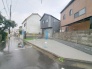 安心して暮らすことのできる住宅街。　住宅地の道路は一般に交通量が少なく車などの騒音が少ないため、住民にとって静かな生活環境が提供されます。

