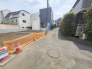 安心して暮らすことのできる住宅街。　住宅地の道路は一般に交通量が少なく車などの騒音が少ないため、住民にとって静かな生活環境が提供されます。

