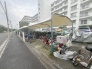 日々の生活に寄り添う穏やかな風景です。機能的にまとめられた共有エリアが住まいを支えます。
