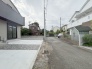 安心して暮らすことのできる住宅街。　住宅地の道路は一般に交通量が少なく車などの騒音が少ないため、住民にとって静かな生活環境が提供されます。
