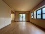 家族が一番集まる場所だから広々としつつも素敵な空間であって欲しい。みんながくつろぐリビングからキッチンまでが一つの空間のように繋がる間取り。
