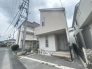 街並みに自然と馴染む、落ち着いた佇まい。穏やかな時間が流れる、心地よい暮らしの拠点を実現します。