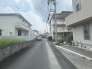 安心して暮らすことのできる住宅街。　住宅地の道路は一般に交通量が少なく車などの騒音が少ないため、住民にとって静かな生活環境が提供されます。
