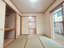畳の香りと柔らかな光がリラックスした空間を作ります。
