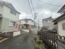 安心して暮らすことのできる住宅街。　住宅地の道路は一般に交通量が少なく車などの騒音が少ないため、住民にとって静かな生活環境が提供されます。
