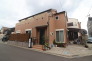 安心して暮らすことのできる住宅街。　住宅地の道路は一般に交通量が少なく車などの騒音が少ないため、住民にとって静かな生活環境が提供されます。
