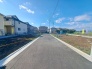 安心して暮らすことのできる住宅街。　住宅地の道路は一般に交通量が少なく車などの騒音が少ないため、住民にとって静かな生活環境が提供されます。
