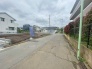 安心して暮らすことのできる住宅街。　住宅地の道路は一般に交通量が少なく車などの騒音が少ないため、住民にとって静かな生活環境が提供されます。
