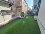 人工芝が敷かれたお庭スペース