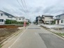 安心して暮らすことのできる住宅街。　住宅地の道路は一般に交通量が少なく車などの騒音が少ないため、住民にとって静かな生活環境が提供されます。
