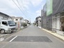 安心して暮らすことのできる住宅街。　住宅地の道路は一般に交通量が少なく車などの騒音が少ないため、住民にとって静かな生活環境が提供されます。
