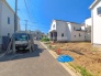 安心して暮らすことのできる住宅街。　住宅地の道路は一般に交通量が少なく車などの騒音が少ないため、住民にとって静かな生活環境が提供されます。
